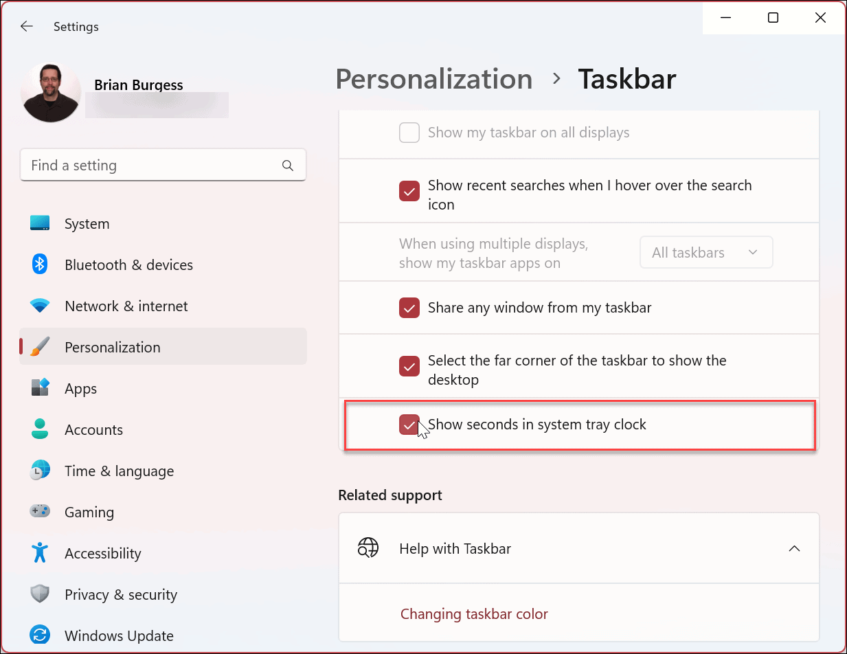Mostrar segundos en el reloj de la barra de tareas de Windows 11